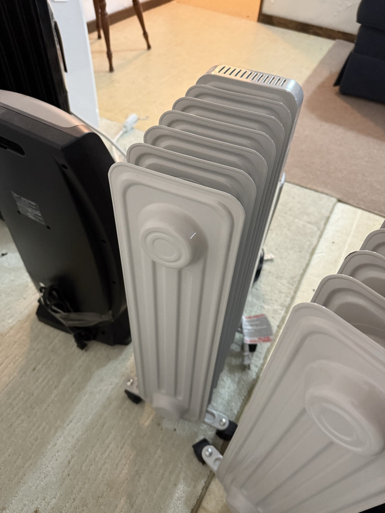 Four portable electric heaters - image 2 of 3