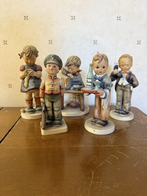 Goebel Hummel Five-Figure Porcelain Set - Image 1 of 15