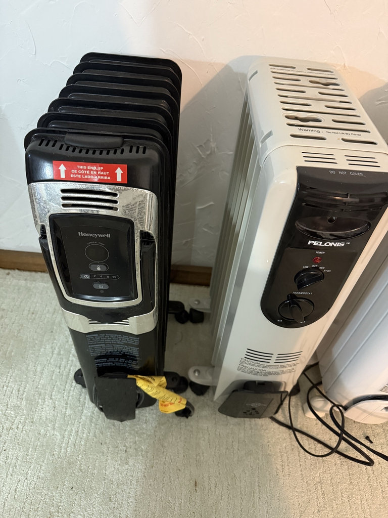 Group of Portable Electric Space Heaters - image 3 of 6