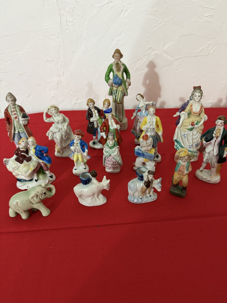 18 porcelain figurines collection (Made in Japan) - image 1 of 9