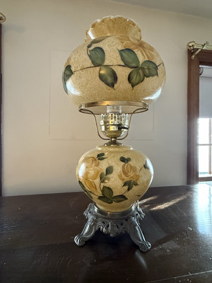 Floral ceramic table lamp with ornate metal base - Image 1 of 4