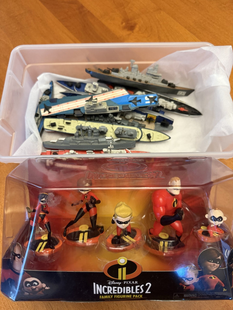 Vintage die-cast ships and Incredibles 2 figure pack - image 1 of 4