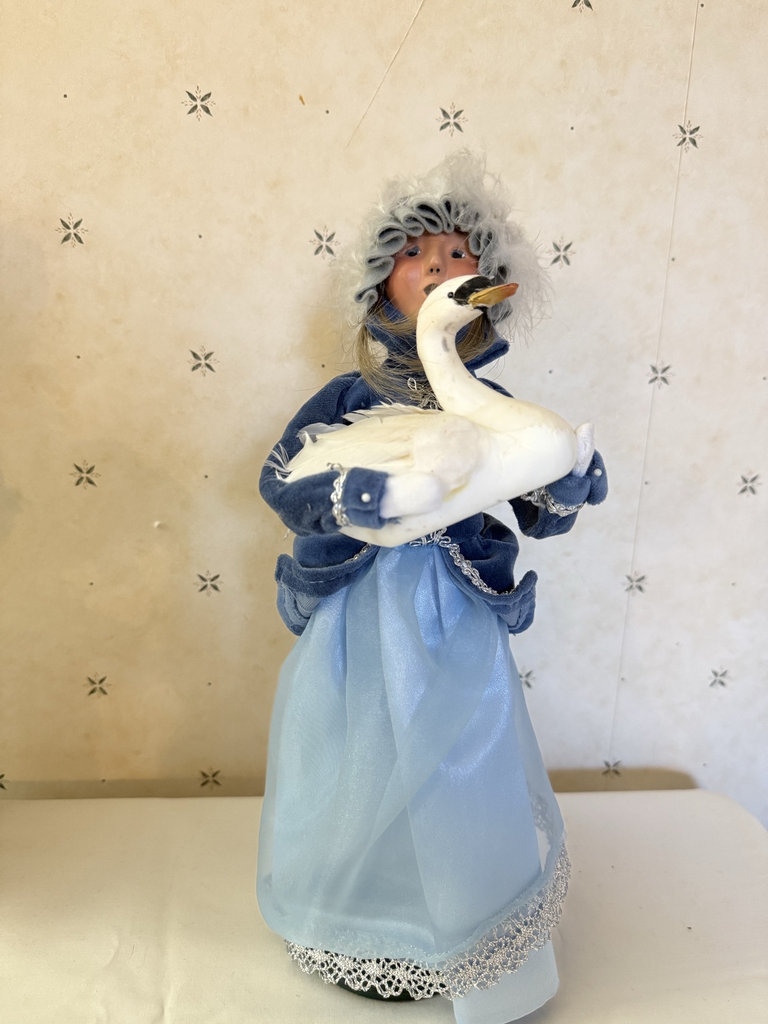 Byers' Choice Christmas Caroler Figurine Set - image 12 of 16