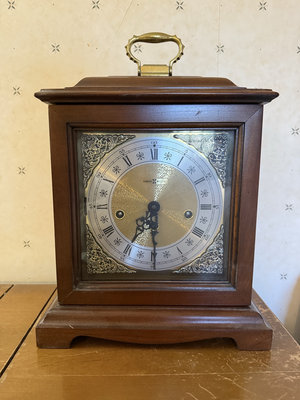 Howard Miller mantel clock with brass dial - Image 1 of 10