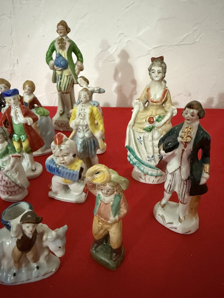 18 porcelain figurines collection (Made in Japan) - image 2 of 9