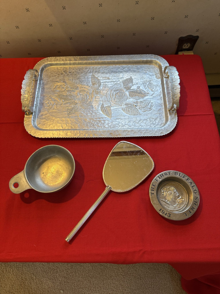 Assorted vintage metal vanity and collectible items - image 3 of 8