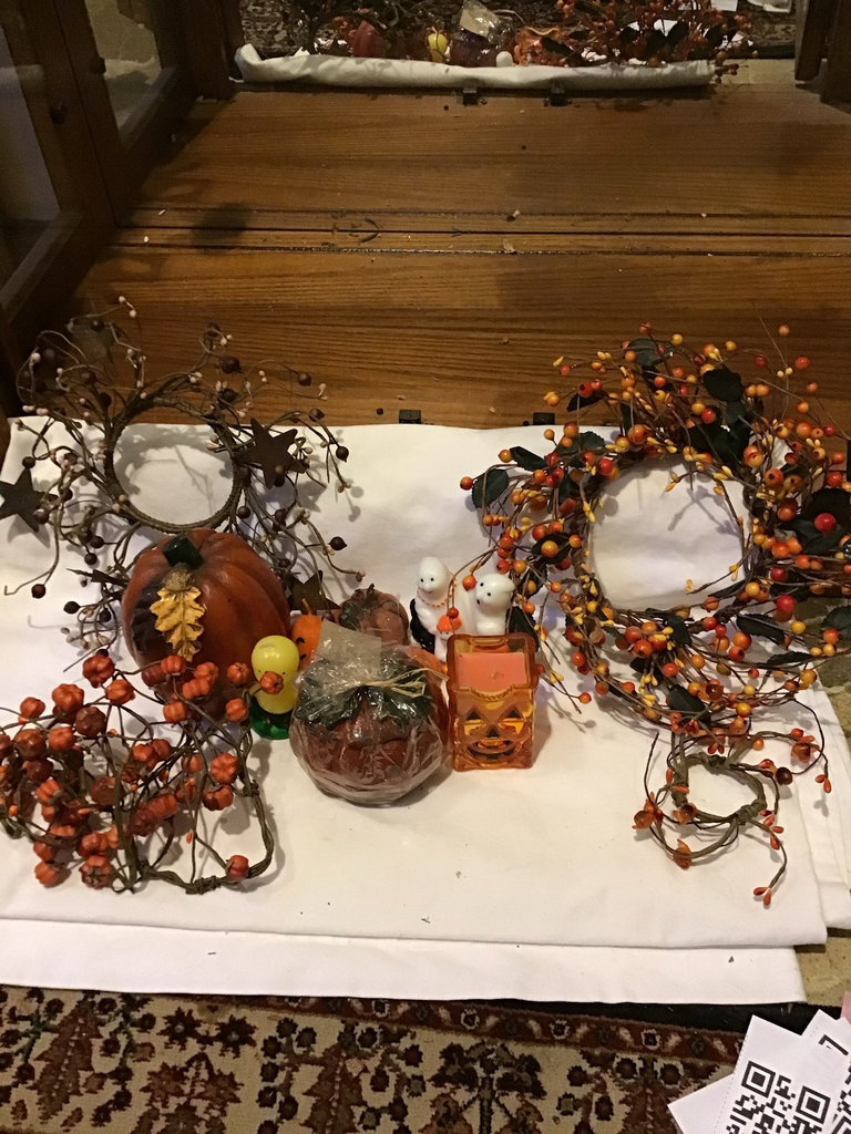 Halloween and Fall Wreaths with Candles and Decorative Gourds - image 1 of 3