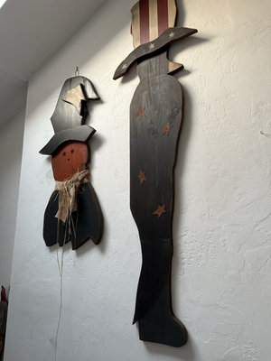 Pair of rustic wooden patriotic folk-art plaques - Image 1 of 4