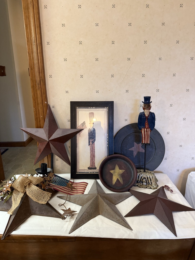 Patriotic porcelain figurines and star decor set - image 11 of 14