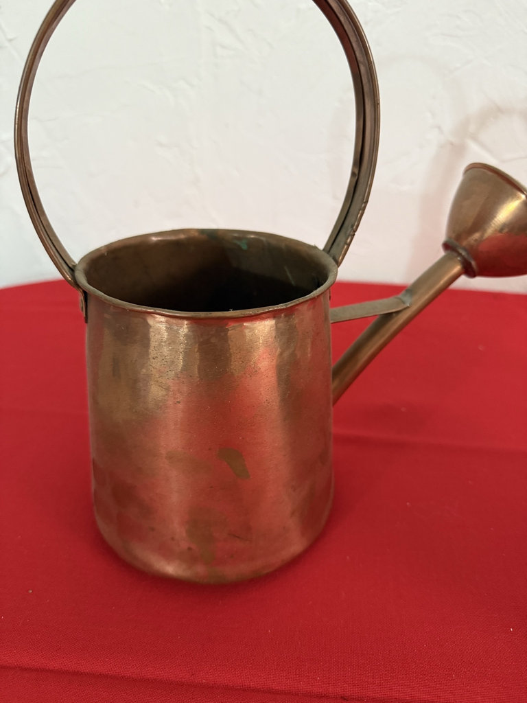 Vintage copper pot and oil lamp - image 5 of 9