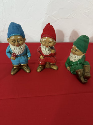 Set of three vintage gnome figurines - Image 1 of 8