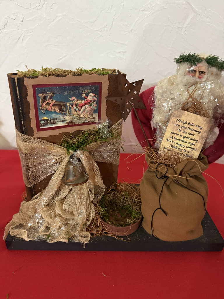 Byers' Choice Christmas Caroler Figurine Set - image 3 of 16