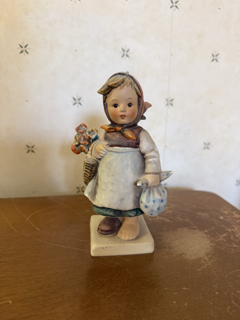 Hummel figurine set: Meditation, Sister, Surprise, and Weary Wanderer - image 8 of 11