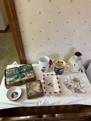 Christmas Kitchen Decor Lot - Image 1 of 6