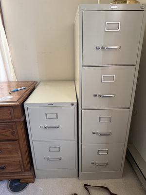 Metal filing cabinets (one tall four-drawer and one short two-drawer) - Image 1 of 5