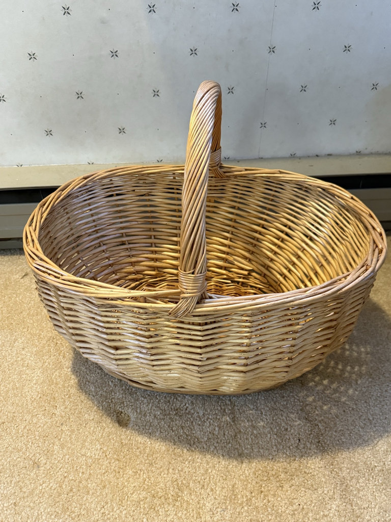 Six wicker baskets in assorted shapes and sizes - image 7 of 11