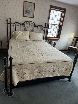 Wrought iron bed with quilted bedding - Image 1 of 7