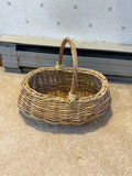 Six wicker baskets in assorted shapes and sizes - thumbnail 8 of 11