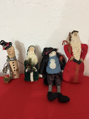 Four vintage Christmas figurines - Image 1 of 8