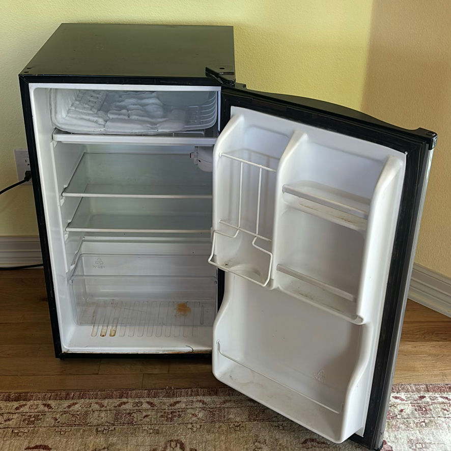Magic Chef Compact Refrigerator - image 4 of 5