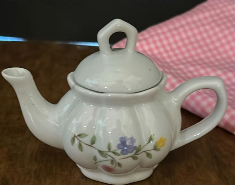 Wicker Picnic Basket with Ceramic Tea Set - image 2 of 4