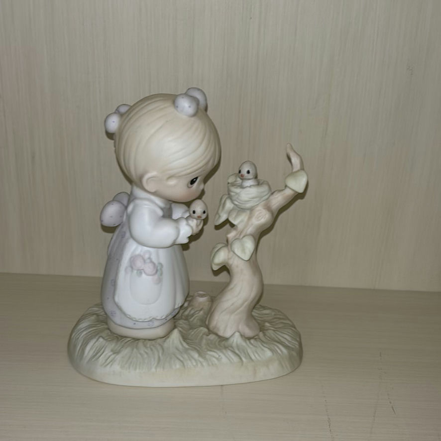 Voluspa Amaranth & Jasmine Candle Box, Floral Teacup, and Decorative Figurines - image 4 of 8