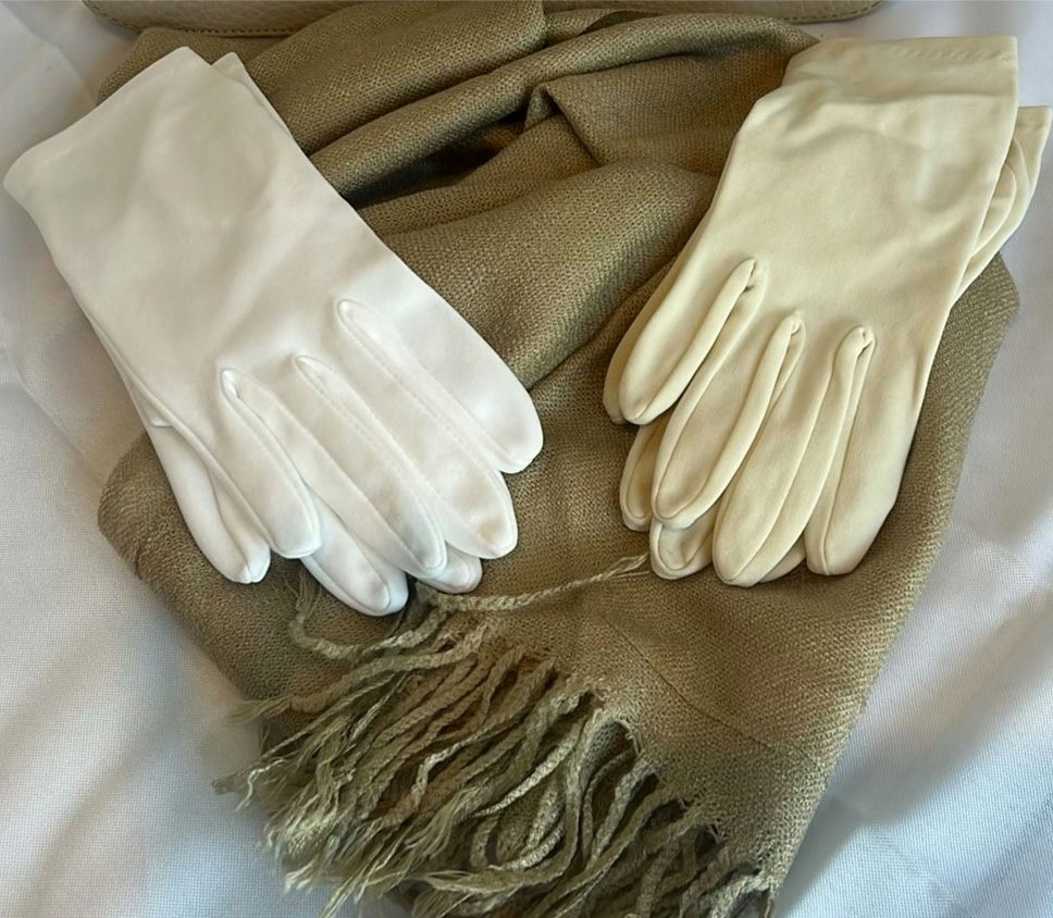 Vintage Dooney & Bourke Handbag with Gloves and Scarf - image 2 of 7