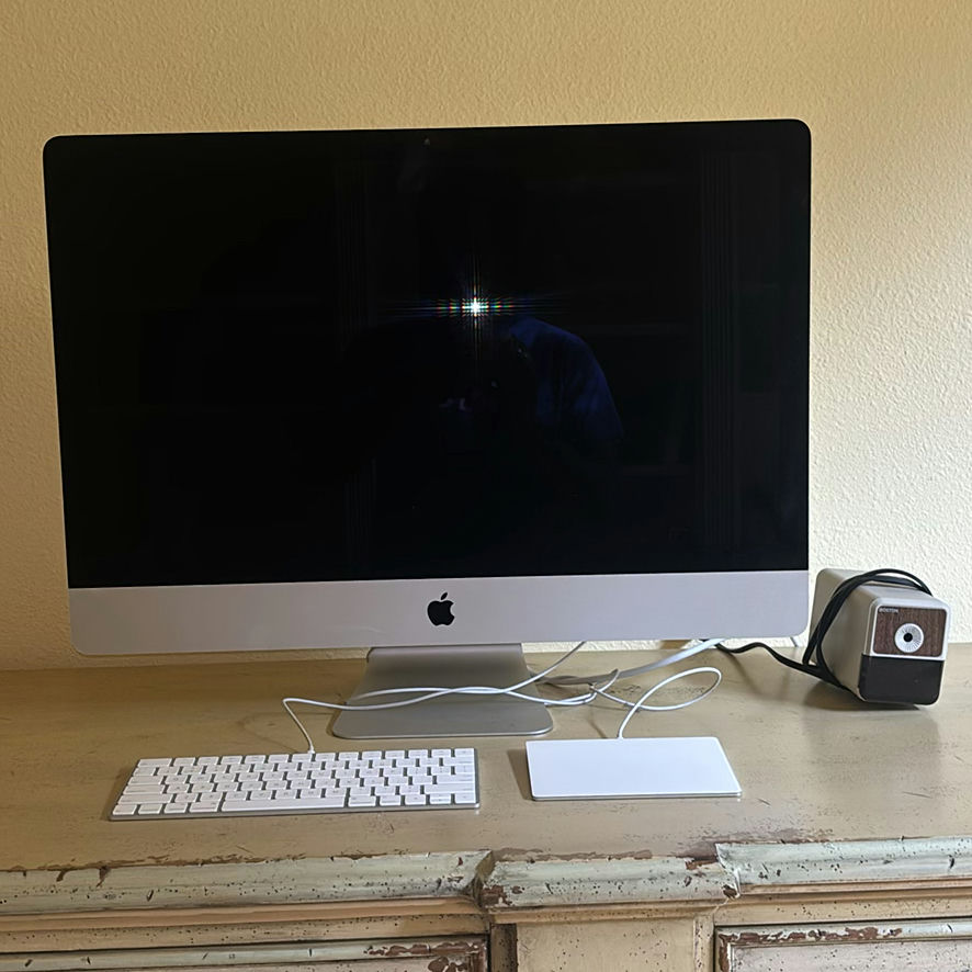 Apple iMac Desktop Computer with Keyboard, Trackpad, and Speaker - image 1 of 8