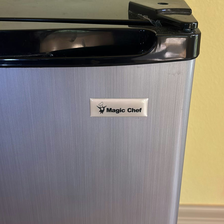 Magic Chef Compact Refrigerator - image 2 of 5