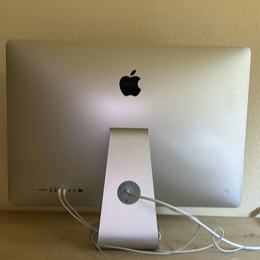 Apple iMac Desktop Computer with Keyboard, Trackpad, and Speaker - image 7 of 8