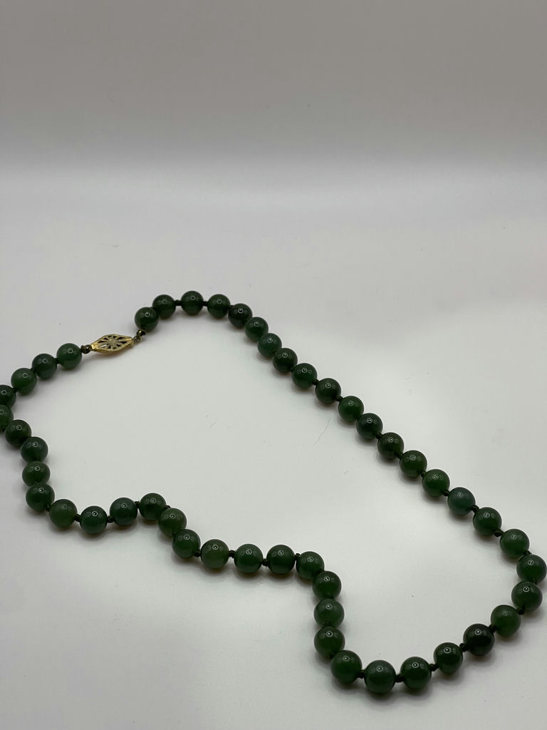 Vintage Jade Necklaces - image 6 of 19