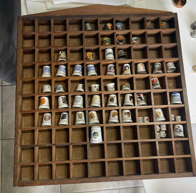 Thimble Display Case - Image 1 of 9
