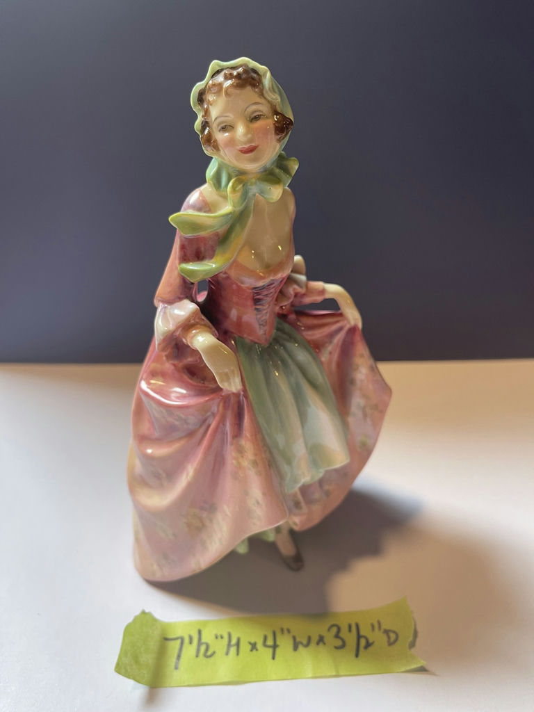3 Figurines - image 4 of 21
