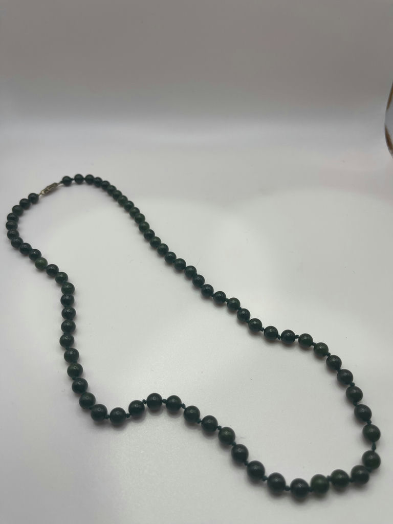 Vintage Jade Necklaces - image 2 of 19