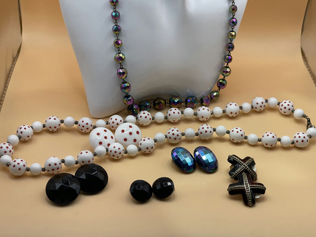 Vintage Necklaces And Earrings - image 2 of 19