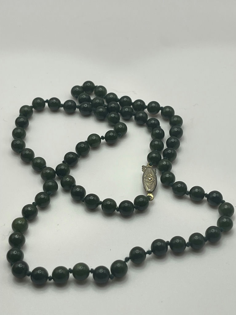 Vintage Jade Necklaces - image 10 of 19