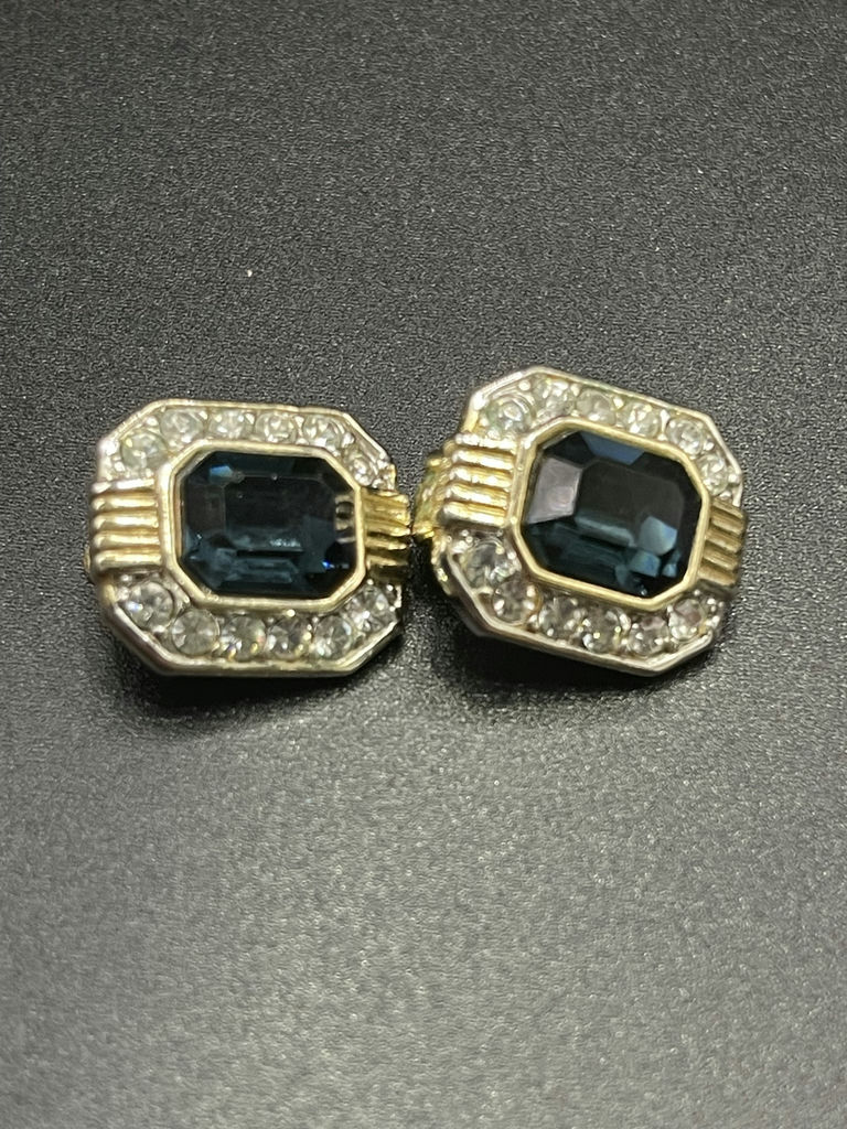 Vintage Clip On Earrings And Pin - image 6 of 28