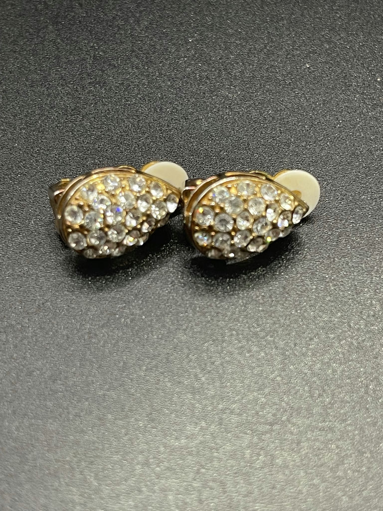 Vintage Clip On Earrings And Bracelet - image 6 of 11