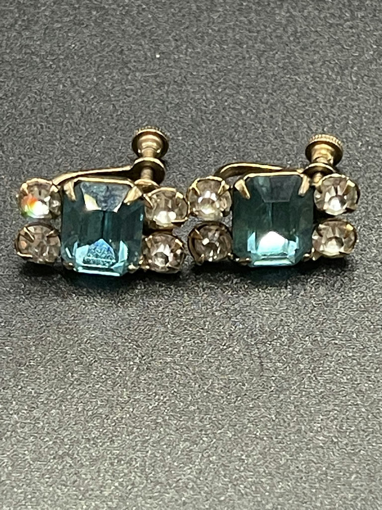 Vintage Clip On Earrings And Pin - image 13 of 28
