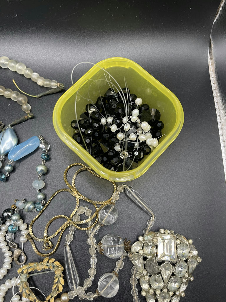Broken Jewelry Lot - image 4 of 8