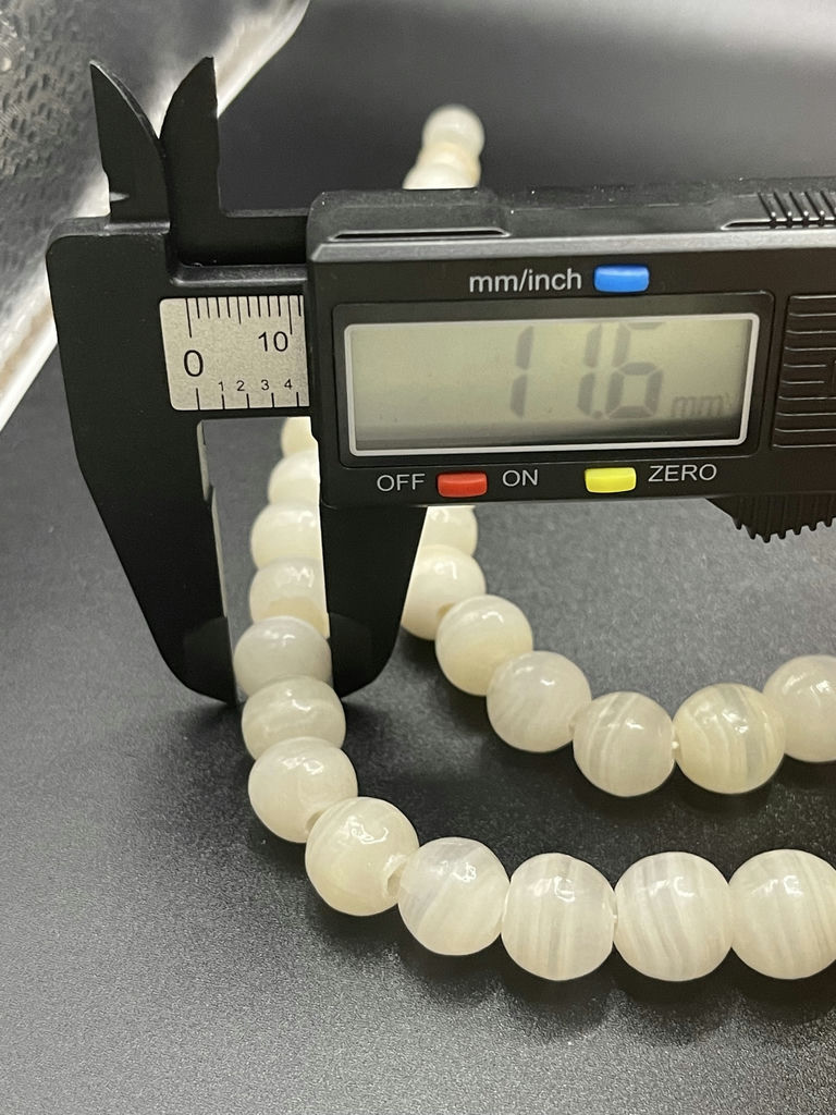 White Agate VIntage Beaded Necklace - image 6 of 12
