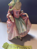 3 Figurines - thumbnail 5 of 21