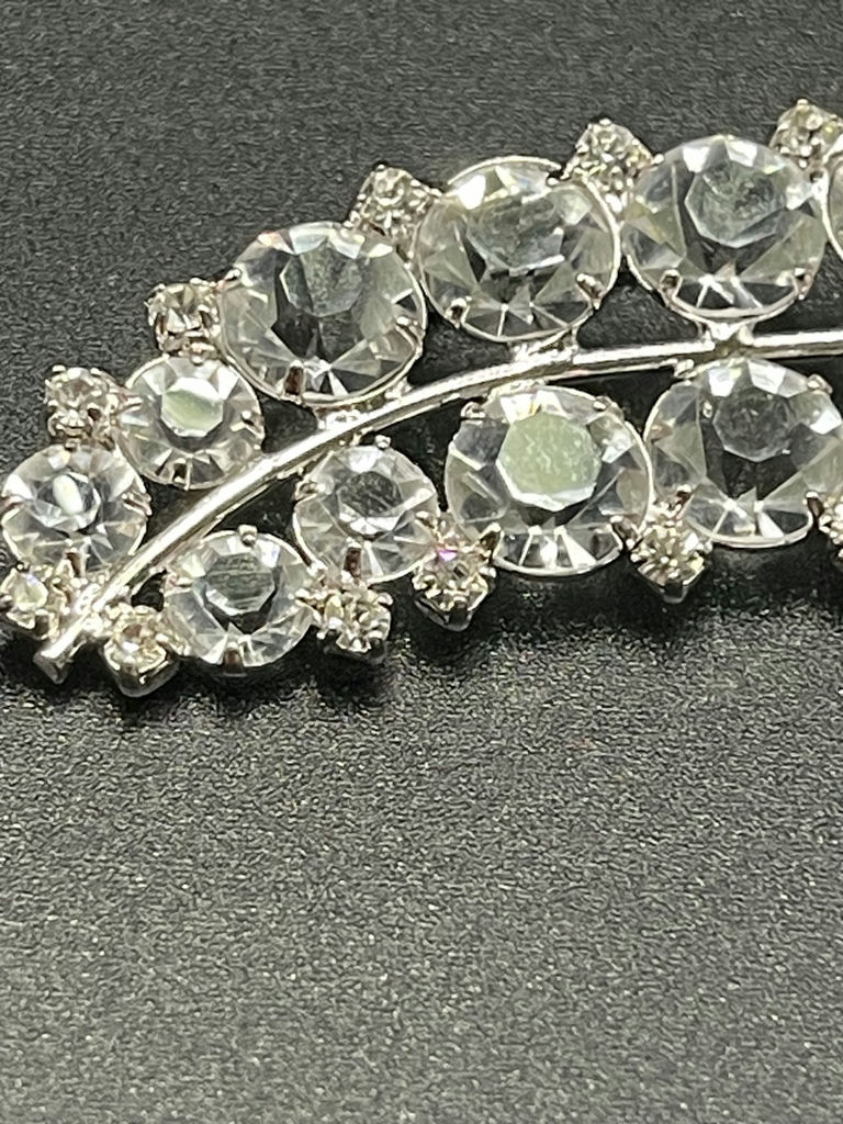 Vintage Brooches (4) - image 11 of 15