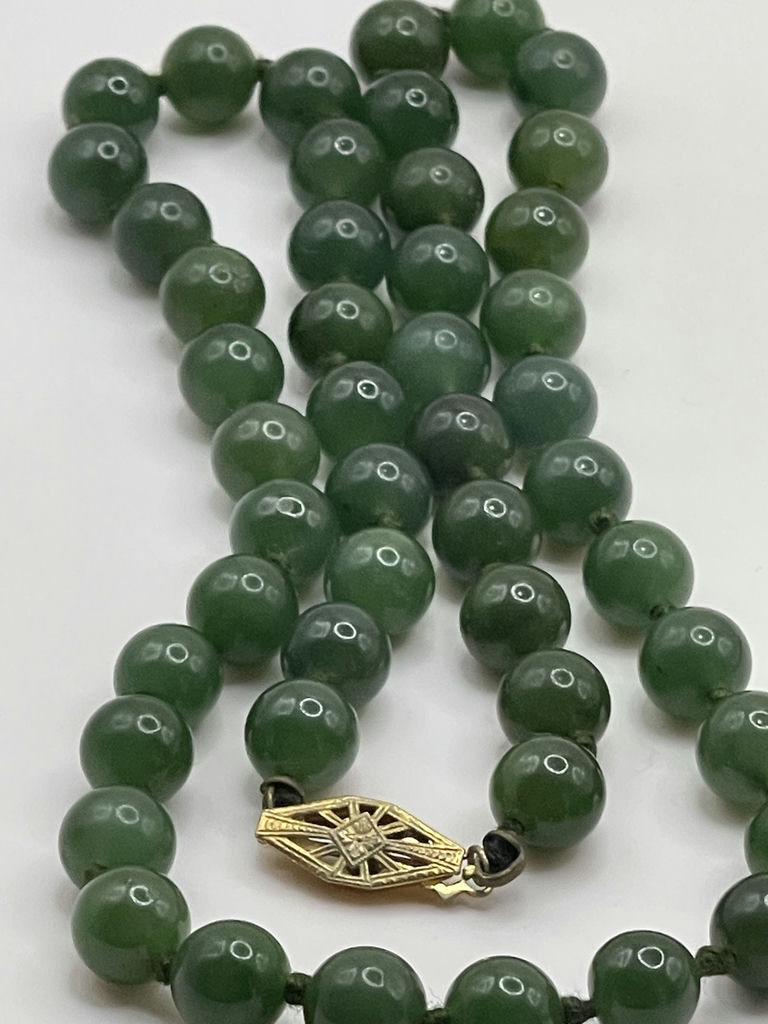 Vintage Jade Necklaces - image 13 of 19