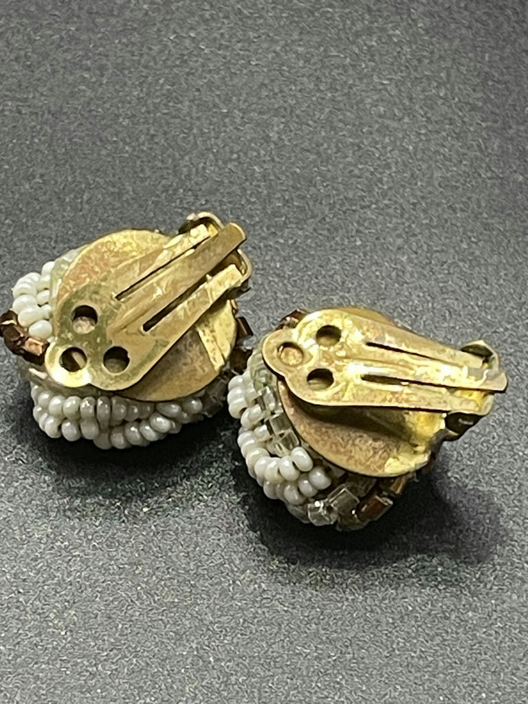 Vintage Clip On Earrings And Pin - image 18 of 28