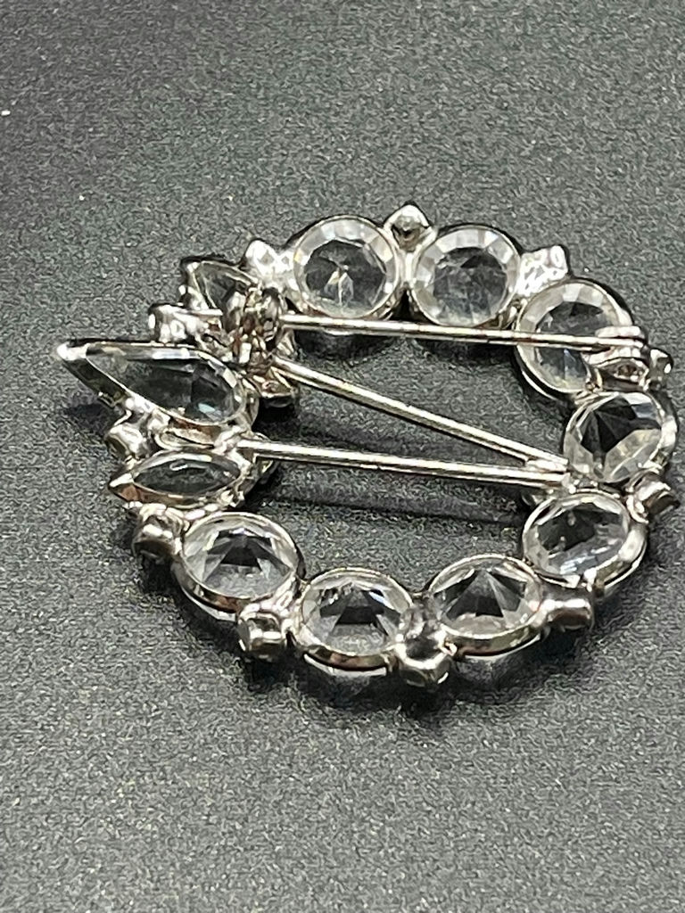 Vintage Brooches (4) - image 8 of 15