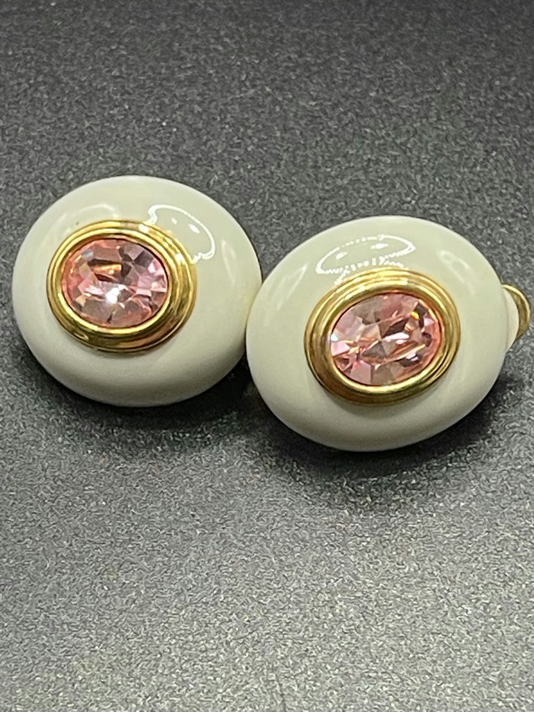 Vintage Clip On Earrings And Pin - image 15 of 28