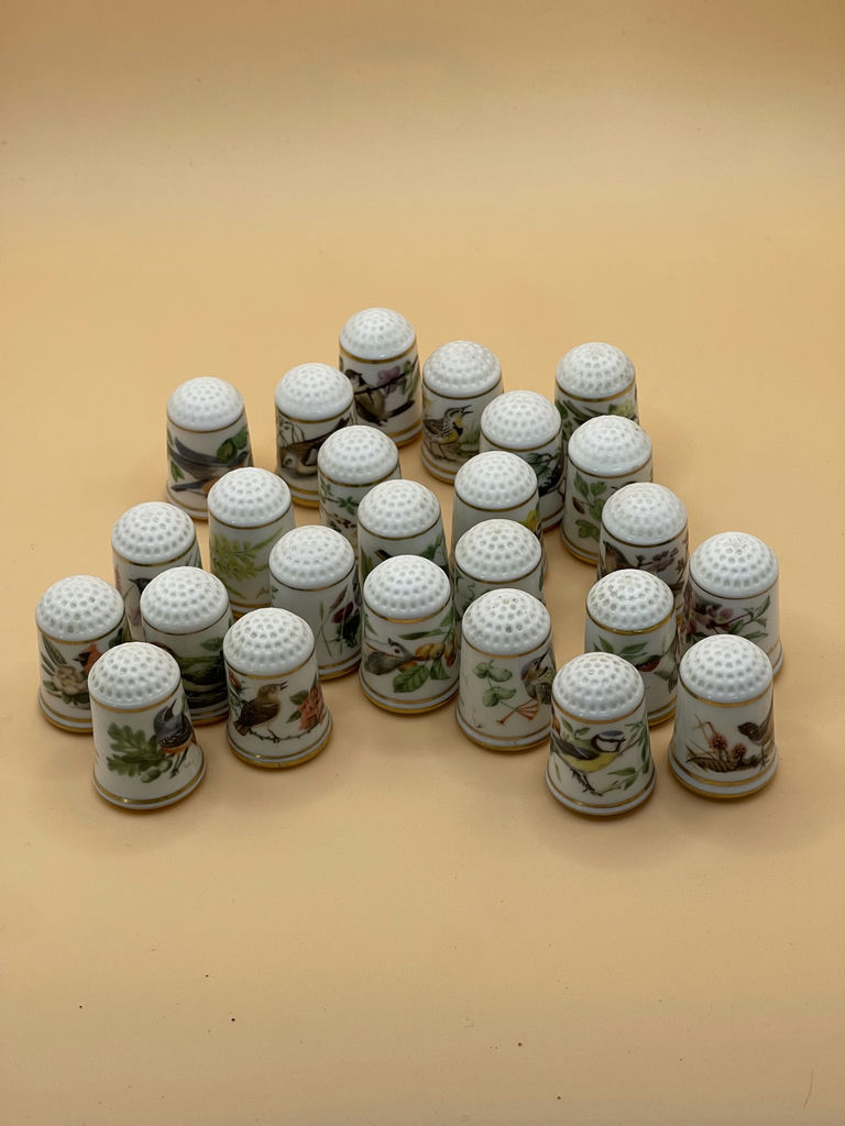 Franklin Mint 1979 Full Set Of Bird Thimbles - image 1 of 28