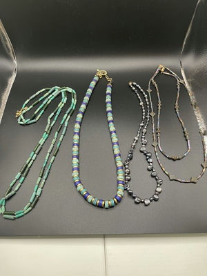 5 Vintage Necklaces - Image 1 of 19