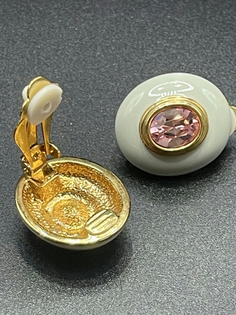 Vintage Clip On Earrings And Pin - image 16 of 28